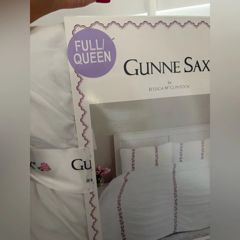 Gunne Sax by Jessica McClintock Full/Queen quilt set delicate floral embroidery
